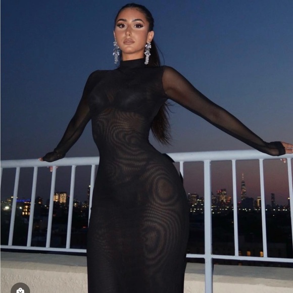 Naked Wardrobe V Neck Foundation Top Bra - Great for layering sheer outfits - Picture 8 of 15